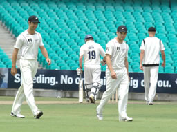 Grant Elliott and Daniel Flynn between overs