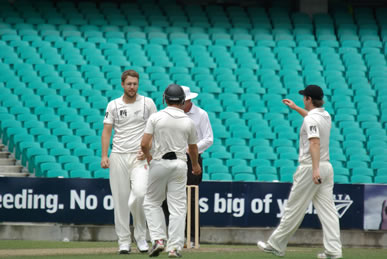 Daniel Vettori with a couple of team mates