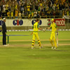 Adam Gilchrist and Simon Katich shake hands